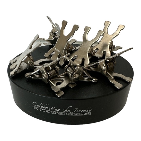 Magnet Desk Fidget Paperweight with Clips Holt / Spurs - Picture 3 of 3